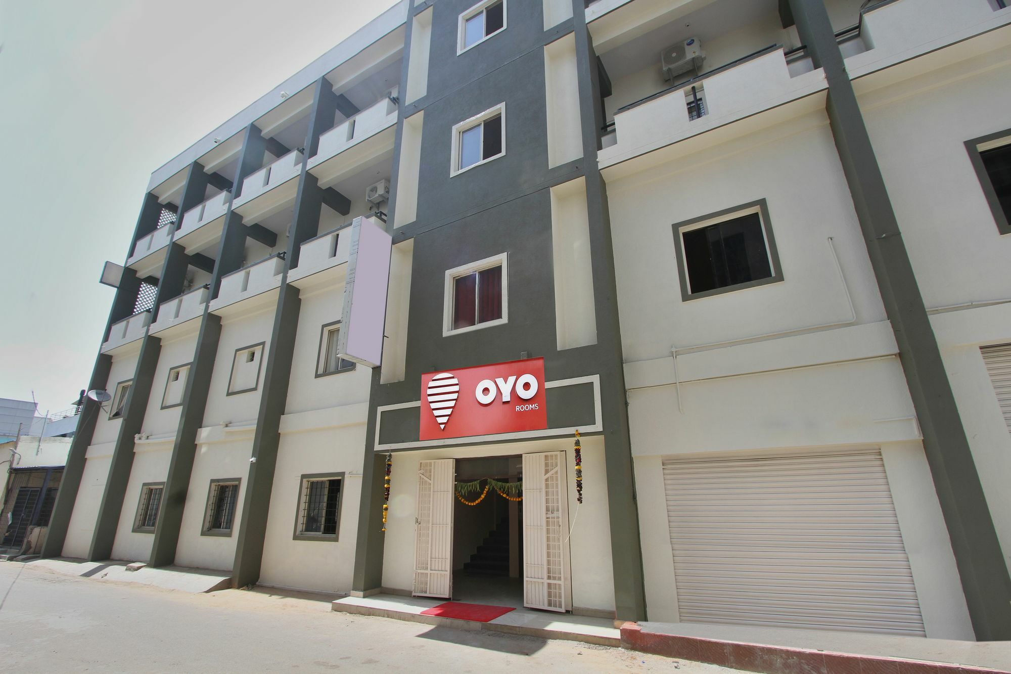 Oyo 9060 Sri Sai Guest Inn Bangalore Exterior foto